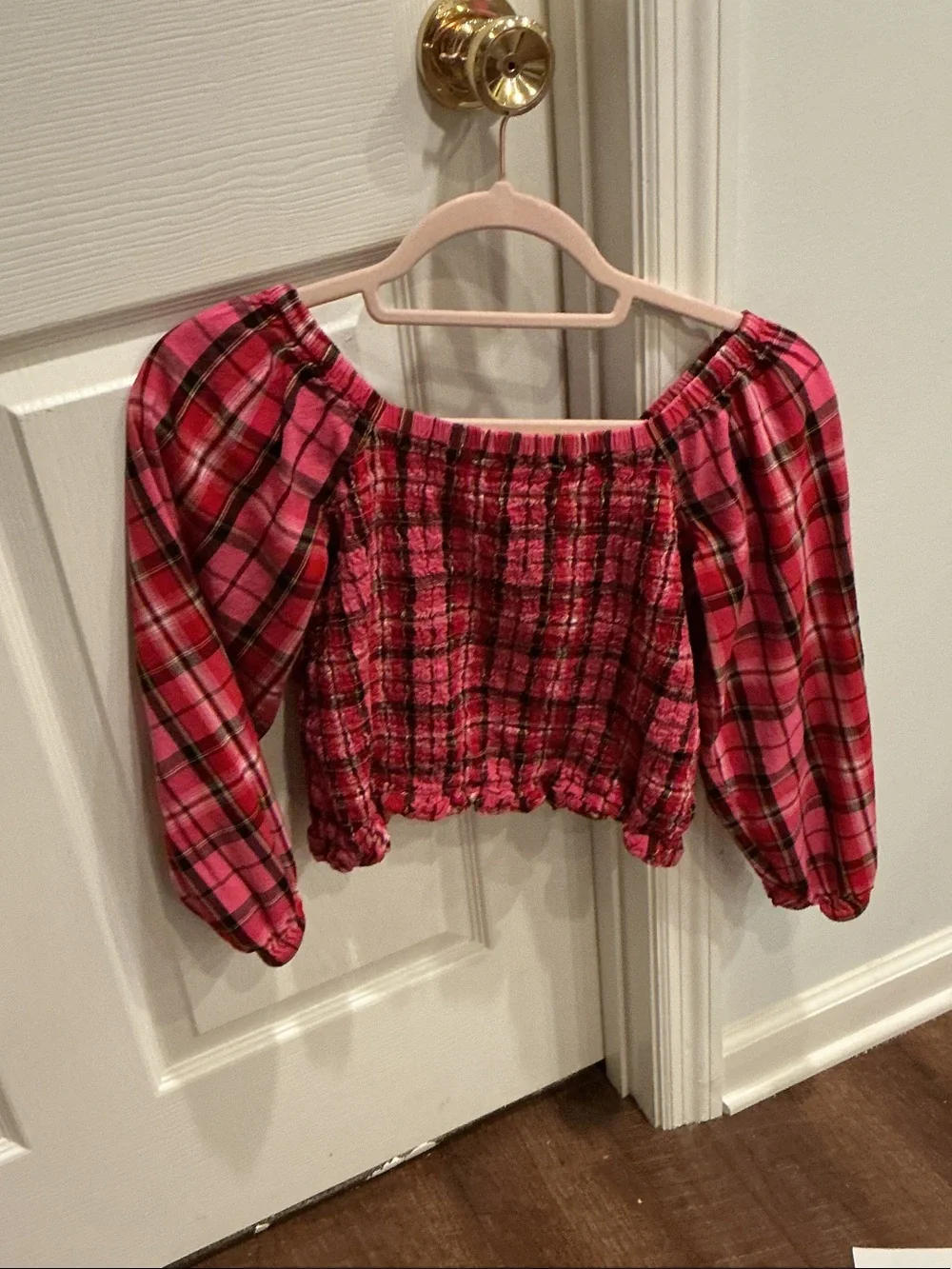 Old Navy plaid puff neckline